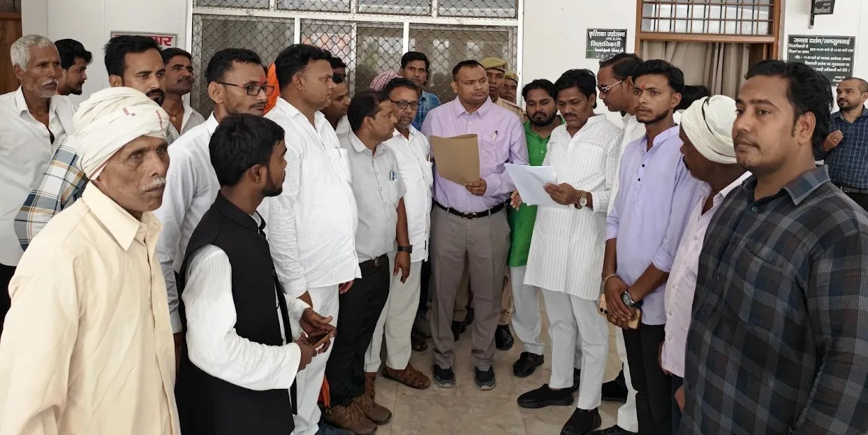 प्रस्तावित एथेनॉल फैक्ट्री के विरोध में ग्रामीणों ने जिलाधिकारी को सौंपा ज्ञापन, आंदोलन की चेतावनी