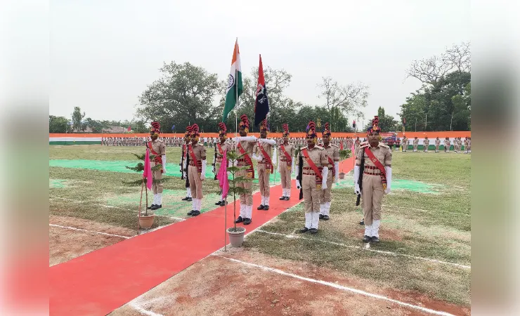  जिला मुख्यालय स्थित पुलिस लाइन में प्रशिक्षु सिपाहियों का शपथ ग्रहण समारोह संपन्न