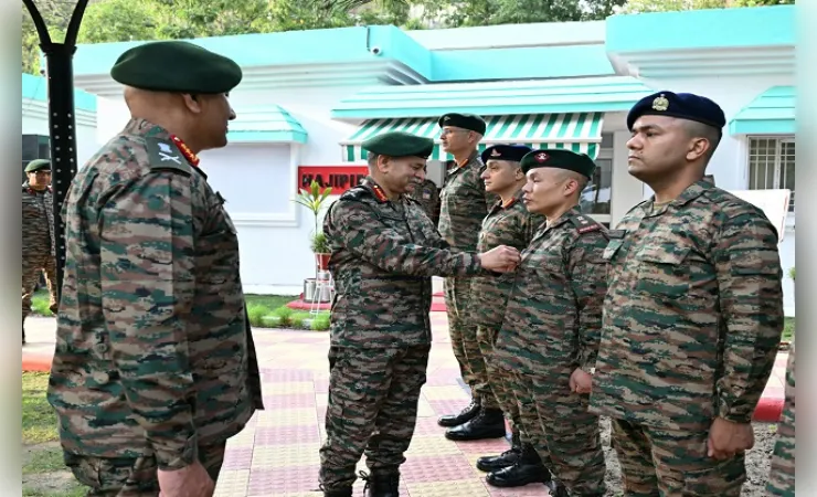  सेना प्रमुख जनरल उपेंद्र द्विवेदी ने जम्मू-कश्मीर के नॉर्दर्न कमांड का किया दौरा