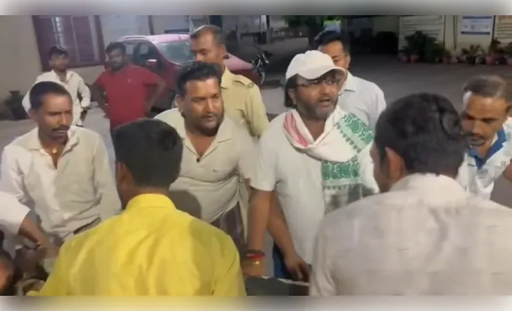 टांगीनाथ धाम से लौटते श्रद्धालुओं की सवारी गाड़ी दुर्घटनाग्रस्त, 10 घायल; 5 रांची रेफर