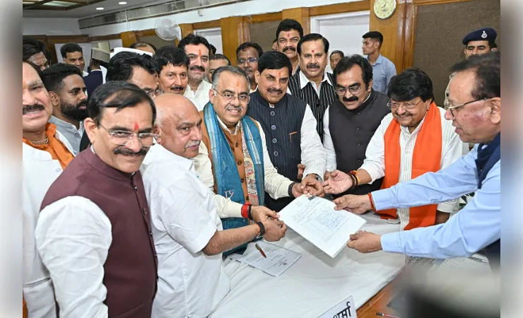  भाजपा उम्मीदवार तरुण चुघ और रजनीश अग्रवाल ने राज्यसभा चुनाव के लिए दाखिल किया नामांकन