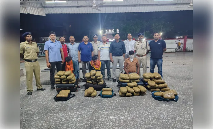  रांची रेलवे स्टेशन से  61 किलो गांजा के साथ आरपीएफ ने तीन तस्करों को किया गिरफ्तार