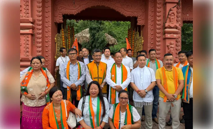 अरुणाचल प्रदेश में प्रधानमंत्री मोदी के 12 वर्ष पूर्ण होने पर केंद्रीय मंत्री मार्घेरिटा ने की पूजा-अर्चना