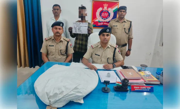 मैरवा स्टेशन पर सिग्नल केबल चोरी नाकाम, आरपीएफ ने युवक को दबोचा 