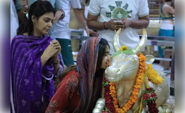 गुजराती गायिका किंजल व अभिनेत्री मोनल ने किए बाबा महाकाल के दर्शन, भस्म आरती में हुईं शामिल