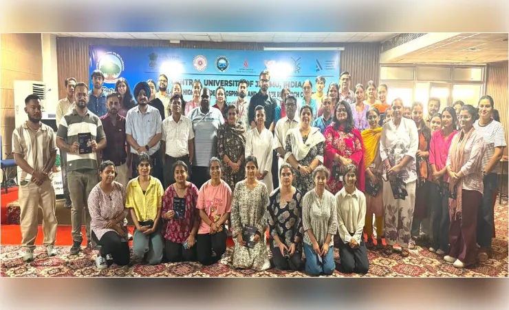  जम्मू में योग फॉर मेंटल वेलबीइंग’ कार्यक्रम पर विद्यार्थियों और शिक्षकों को कराया योग 