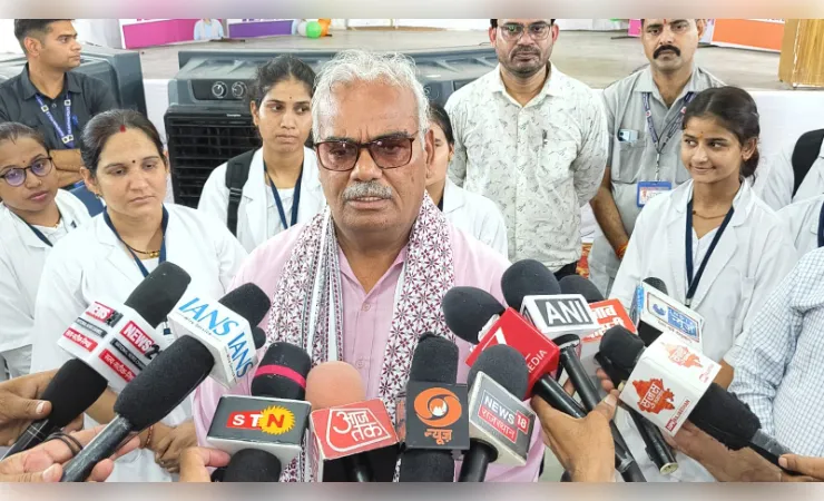  बूंदी जिले के पंचायती राज मंत्री का बड़ा एक्शन, बीडीओ निलंबित, 11 ग्राम विकास अधिकारी सस्पेंड