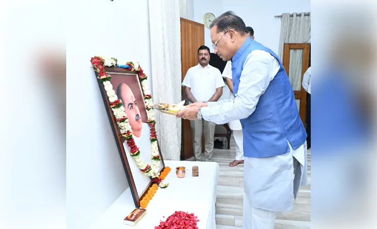 रायपुर मुख्यमंत्री ने बलिदान दिवस पर डॉ. श्यामा प्रसाद मुखर्जी को दी श्रद्धांजलि