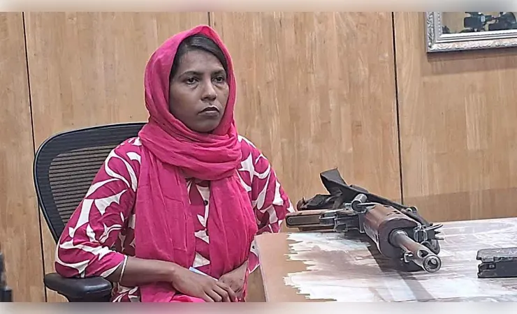 झाड़ग्राम ज़िला में 10 लाख की इनामी माओवादी नेता 'पुष्पा' ने किया आत्मसमर्पण,