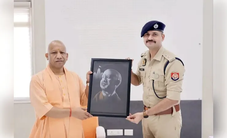 सीएम योगी ने औरैया एसपी अभिषेक भारती की सराहना की, कानून व्यवस्था बनाए रखने के दिए निर्देश