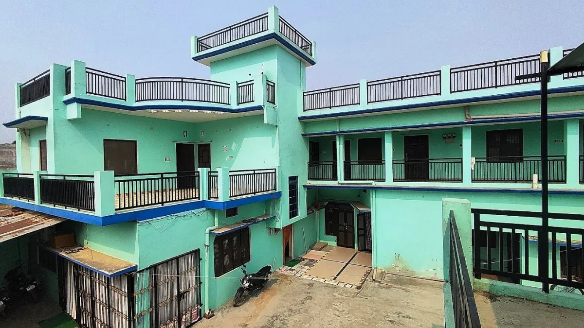 विभाग और व्यवस्था पर भारी पड़ रहा है लोक निर्माण विभाग कार्यालय में तैनात प्रशासनिक अधिकारी 