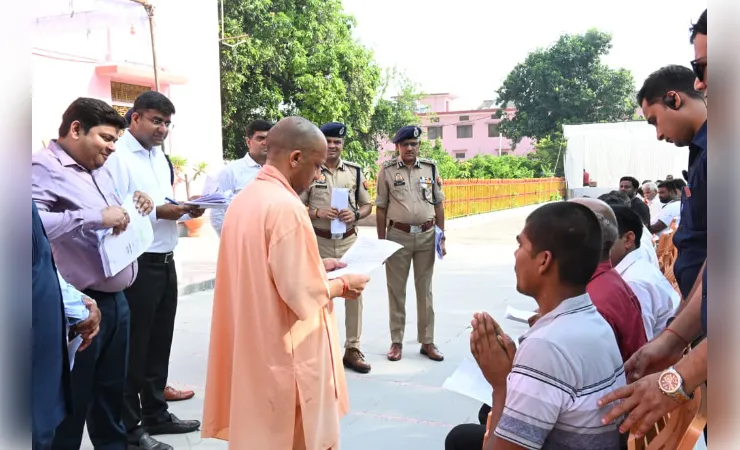 आर्थिक सहायता हो या आवास, सरकार हर जरूरत पर खड़ी है साथ : याेगी आदित्यनाथ