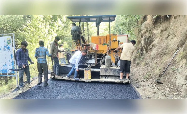 मंडी में आधुनिक एफडीआर तकनीक से सुदृढ़ किया जा रहा है सड़क नेटवर्क