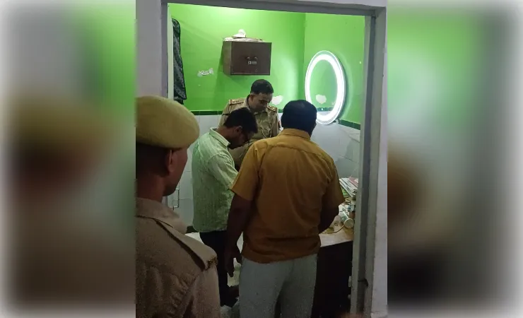 अस्पताल परिसर में कर्मचारी की संदिग्ध मौत से मचा हड़कंप, जांच में जुटी पुलिस 