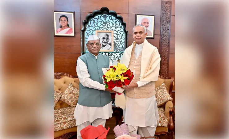 जयपुर:  राज्यपाल हरिभाऊ बागडे से गुजरात के राज्यपाल आचार्य देवव्रत की मुलाकात