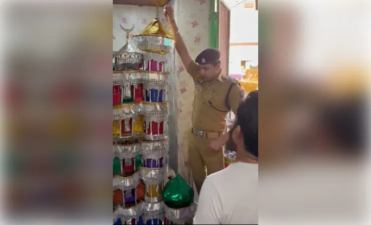 एएसपी  ने सड़क पर उतरकर नापी ताजियों की ऊंचाई, कहा मानकों से कोई समझौता नहीं