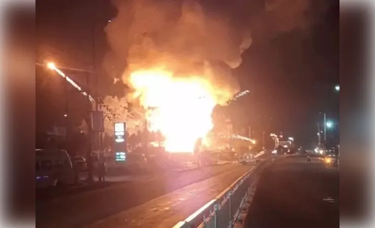 भोपाल में पटाखा दुकान में लगी भीषण आग, धमाकों से दहला क्षेत्र, मची अफरा-तफरी