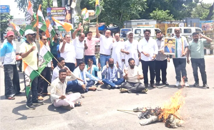  राज्यसभा सीट के लिए मीनाक्षी नटराजन का नामांकन निरस्त होने पर कांग्रेस का प्रदर्शन