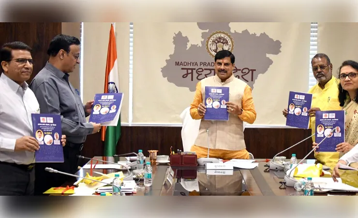 मुख्यमंत्री ने आपदा बचाव पर ब्रेल लिपि में प्रकाशित पुस्तक का किया लोकार्पण