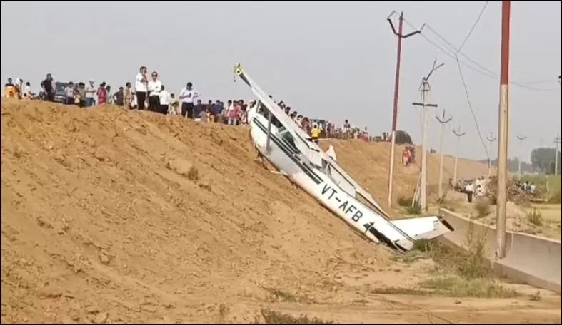 कासगंज विमान हादसे के बाद धनीपुर एयरपोर्ट पर उड़ानों पर लगी रोक