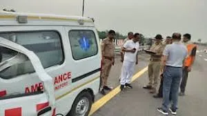 मोर्चरी के पास बिना चालक के दौड़ पड़ी एंबुलेंस