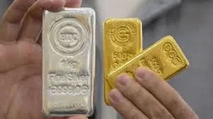 सोने के भाव में बड़ी गिरावट, चांदी भी 1500 रुपये हुई सस्ती