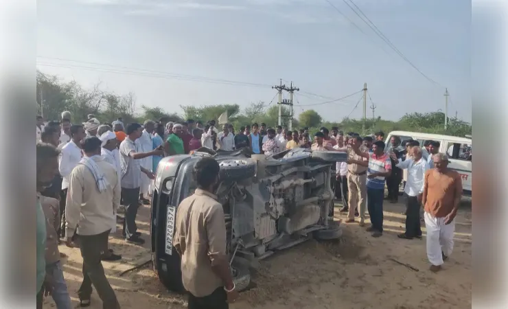 पुष्कर स्नान के लिए जा रहे परिवार की कार बस से टकराई, सात वर्षीय बच्ची समेत तीन की मौत