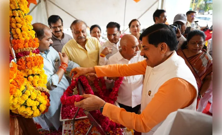 डॉ. श्यामा प्रसाद मुखर्जी के बलिदान दिवस पर मुख्यमंत्री ने उनकी प्रतिमा में पुष्पांजलि अर्पित की