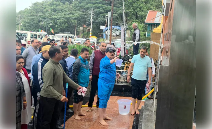 शिमला में नड्डा ने चलाया स्वच्छता अभियान, अंबेडकर प्रतिमा की सफाई कर सम्मान