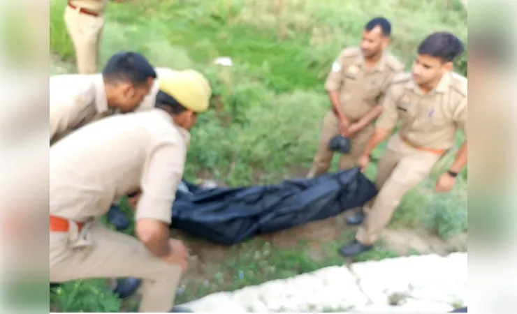 अमेठी: नाले के किनारे युवक का शव मिलने से मचा हड़कंप, जांच में जुटी पुलिस
