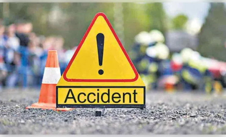 हाइड्रा क्रेन ने तीन बच्चों को कुचला, 10 वर्षीय मासूम की मौत, दो गंभीर घायल