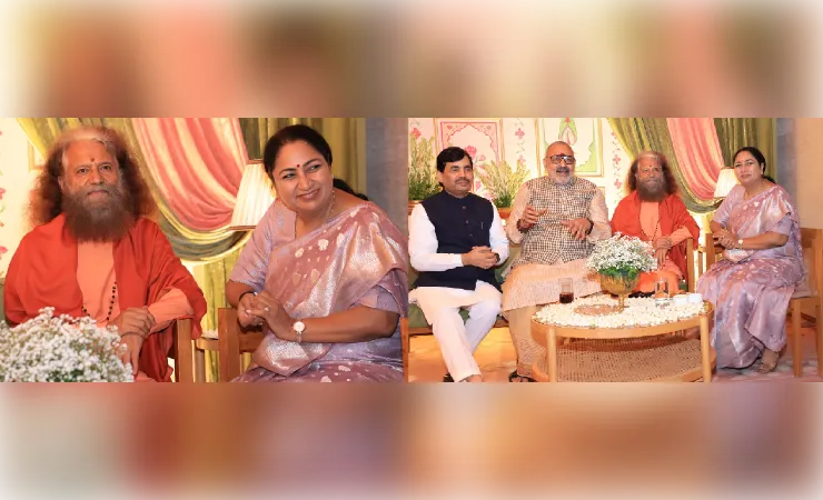 परमार्थ निकेतन पहुंची सीएम रेखा गुप्ता, स्वामी चिदानंद से मिलकर यमुना मुद्दे पर की चर्चा