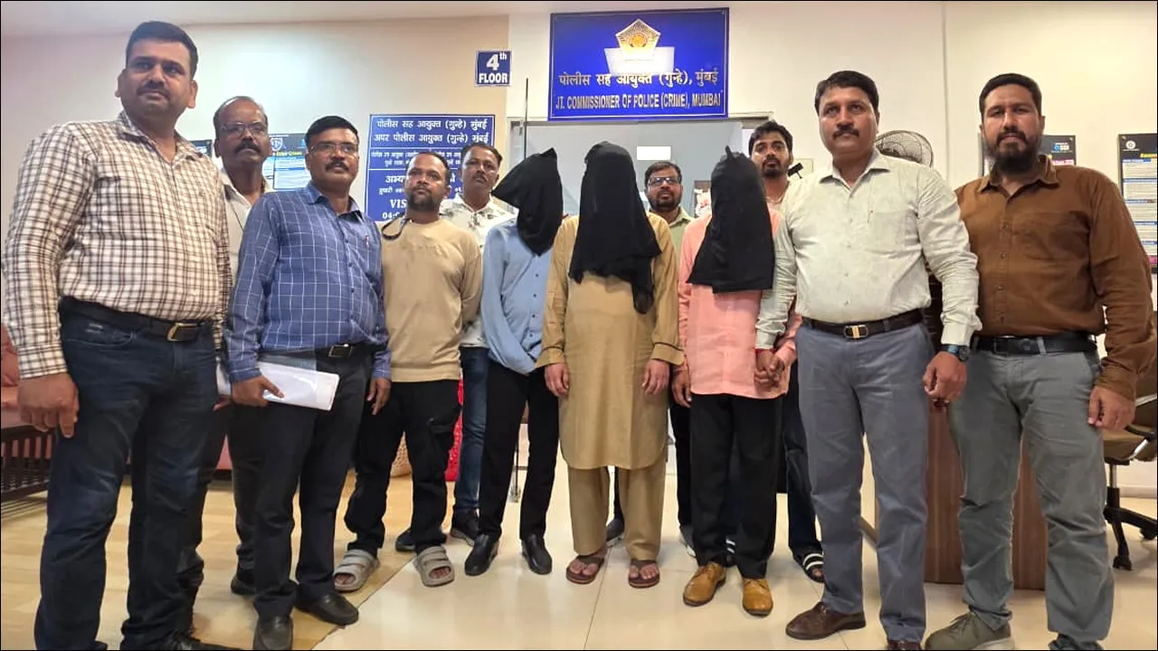 मुंबई क्राइम ब्रांच ने तीन नकली पुलिस अधिकारी को किया गिरफ्तार;
