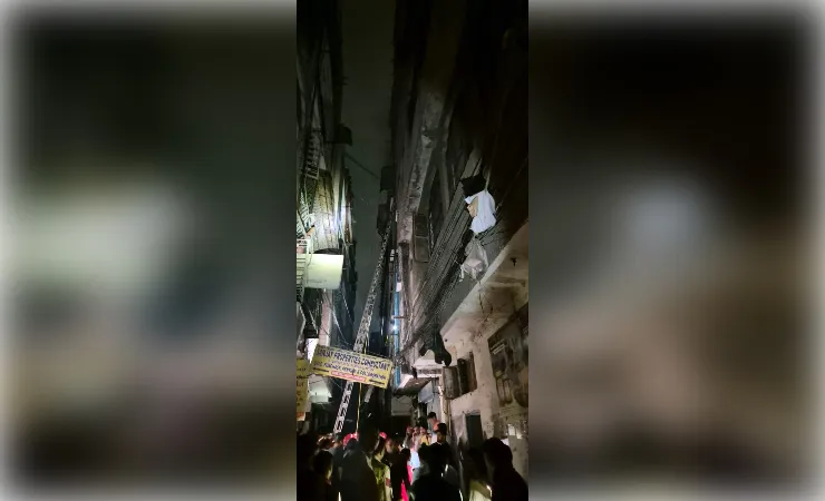 गोविंदपुरी: पांच मंजिला इमारत में लगी आग ने ली तीन लोगों की जान, दो गंभीर घायल 