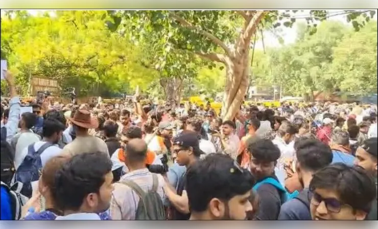 सीजेपी के संस्थापक अभिजीत दीपके को मिली जंतर मंतर पर धरने की मंजूरी, जुटने लगे लोग