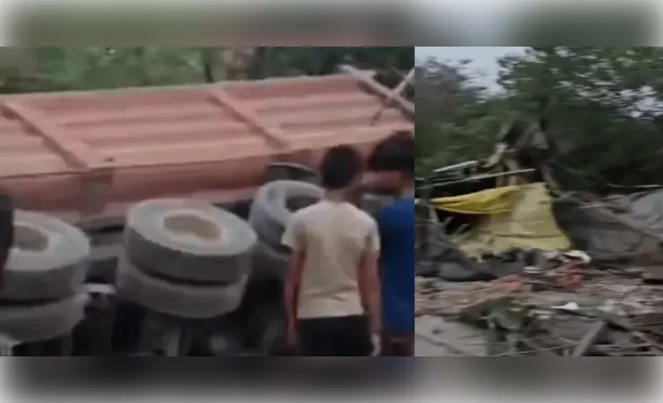 लखनऊ में तेज रफ्तार का कहर, दुकानों पर चढ़कर पलटा बेकाबू डंपर, दो घायल