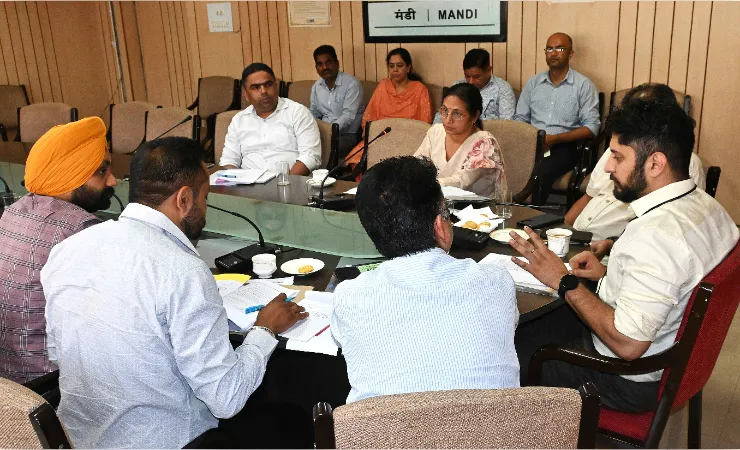नदी निगरानी समिति की बैठक उपायुक्त मंडी अपूर्व देवगन की अध्यक्षता में आयोजित 
