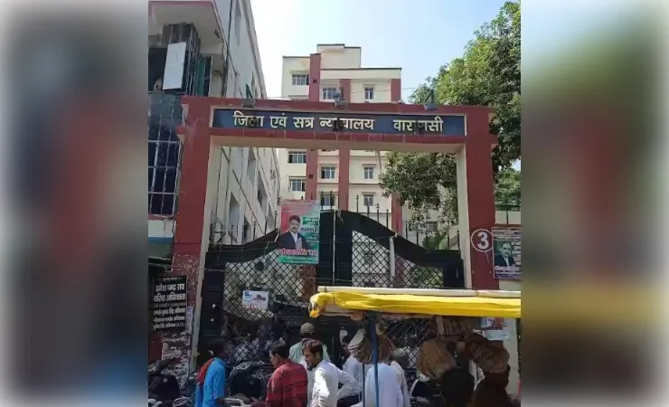 वाराणसी में मुख्यमंत्री योगी ने कचहरी स्थानांतरण की फाइल शासन को भेजने के दिये निर्देश