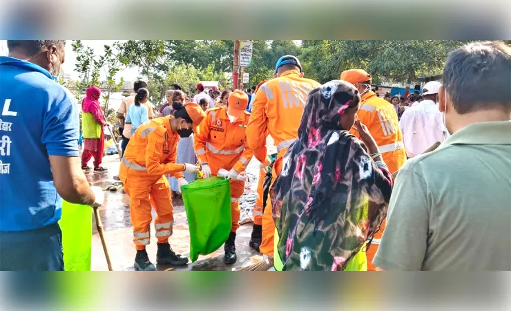  तीर्थ नगरी हरकी पौड़ी के घाटों पर प्रशासन ने अतिक्रमण हटाकर दिया स्वच्छता का संदेश