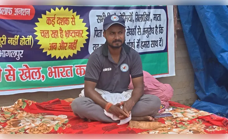 खिलाड़ियों की लगातार उपेक्षा के खिलाफ बिहार के क्रिकेट खिलाड़ी का आमरण अनशन