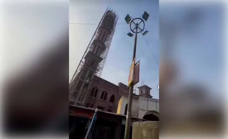 तीर्थनगरी हरिद्वार में सुल्तानपुर मस्जिद की अवैध ऊंची मीनारों को हटाने का काम शुरू