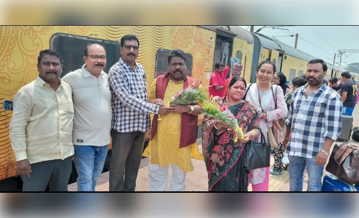  जमशेदपुर पहुंचने पर दिल्ली दौरे से लौटे पूर्व मंत्री दुलाल भुईयां का टाटानगर स्टेशन पर स्वागत