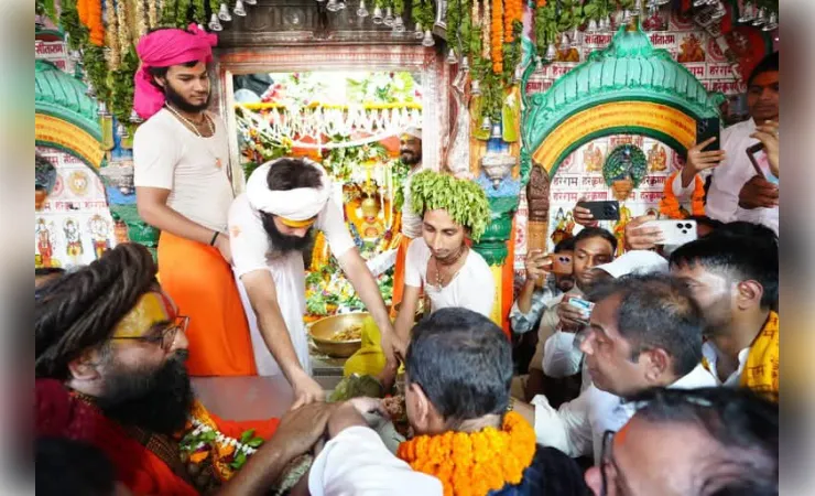  अरविंद केजरीवाल ने राम जन्मभूमि और हनुमानगढ़ी में किए दर्शन