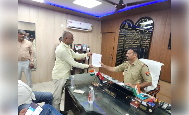 विधानसभा के प्रमुख सचिव प्रदीप कुमार दुबे के खिलाफ हजरतगंज थाने में दी तहरीर