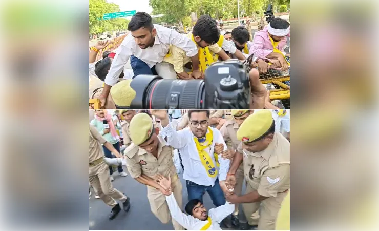 आप छात्र संगठन का हजरतगंज चौराहे पर प्रदर्शन, केंद्रीय शिक्षा मंत्री से इस्तीफे की मांग