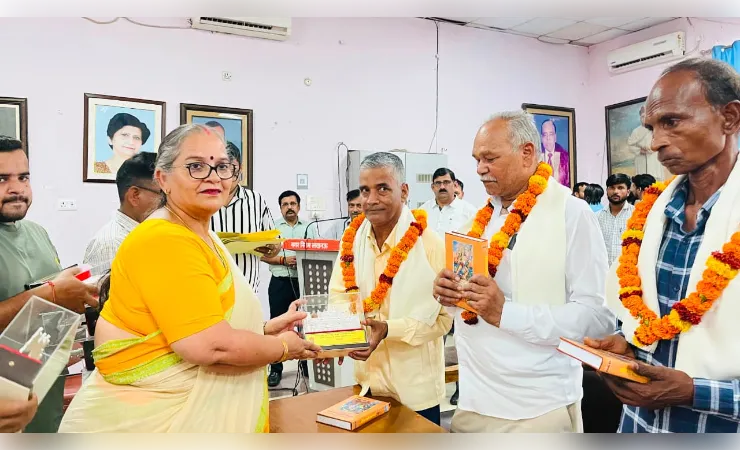 नगर निगम में सेवानिवृत्त कर्मचारियों का भव्य सम्मान, महापौर ने दी शुभकामनाएं