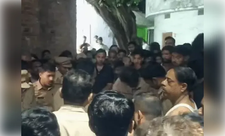 बाप बेटे के झगड़े में मां की मौत, लोगों ने बेटे को हैंडपंप में बांधकर बुलाई पुलिस