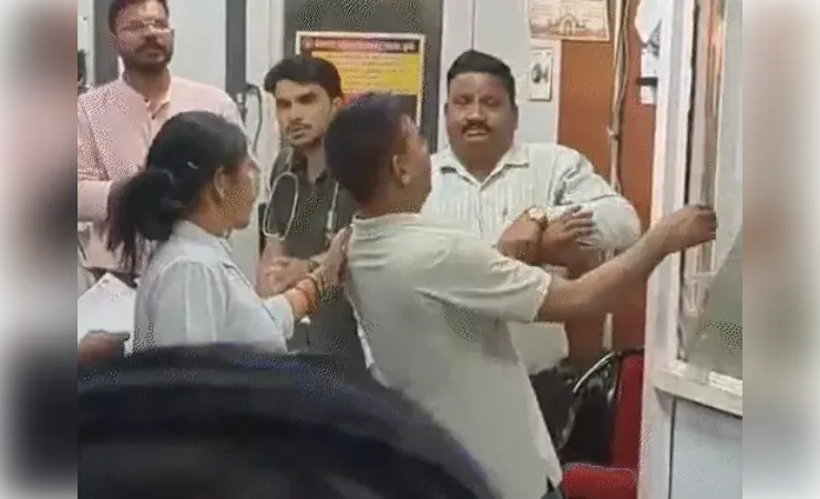 सिविल अस्पताल में युवक का हंगामा,परिसर में की तोड़फोड़ खुद को किया घायल 