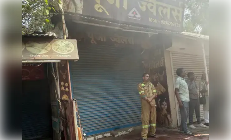 ज्वेलरी की दुकान में शॉर्ट सर्किट से लाखों का सामान जलकर राख
