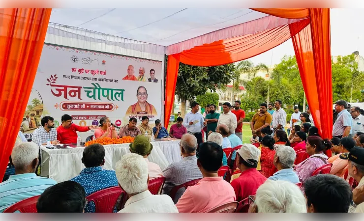 जन चौपाल में मेयर ने सुनी समस्याएं, जनता बोली तीन दिन से नहीं उठा कूड़ा